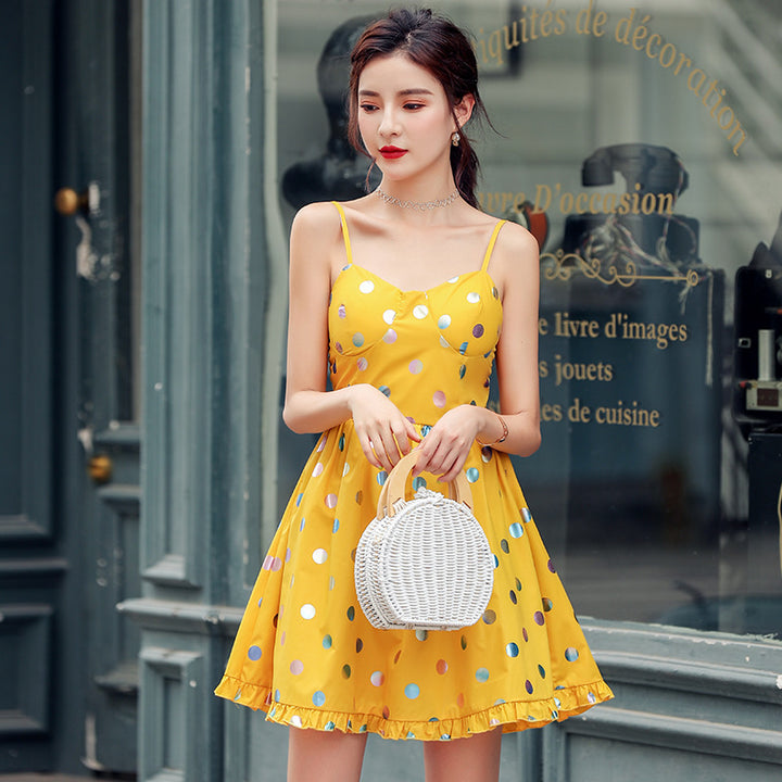Slim fit V-neck polka dot dress with short sleeves